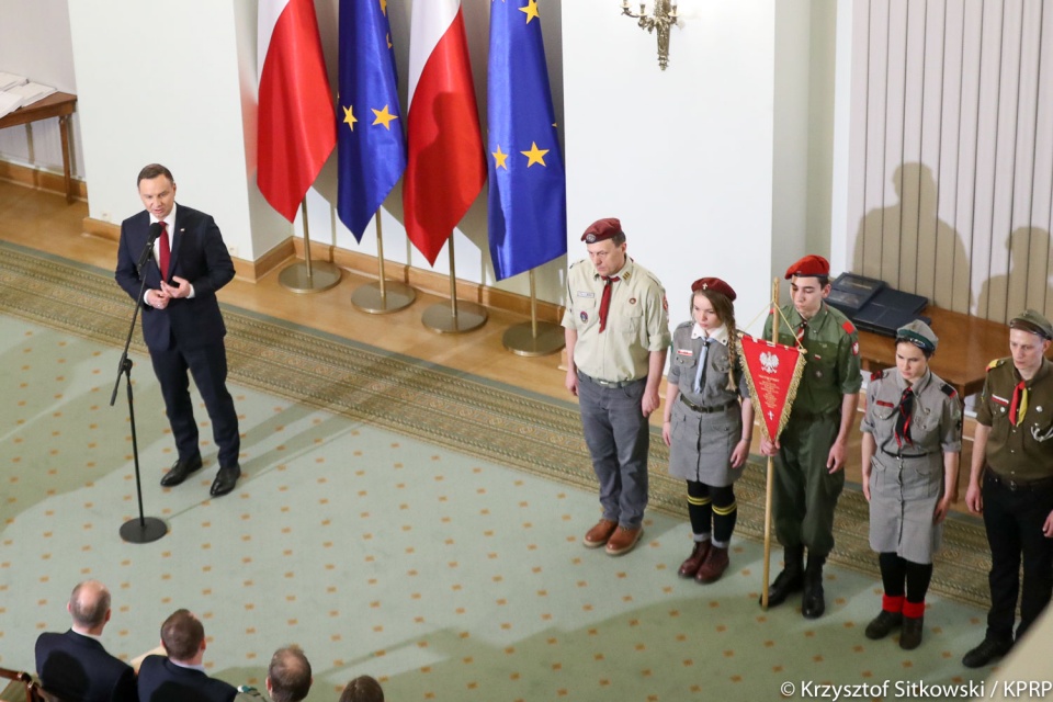 Prezydent Andrzej Duda podziękował harcerzom za służbę podczas Światowych Dni Młodzieży. Fot. Krzysztof Sitkowski/KPRP, źródło: www.prezydent.pl