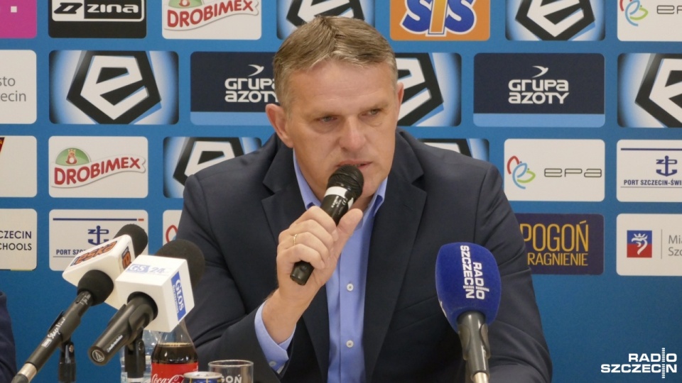 Kazimierz Moskal przyznaje, że ważne sprawy osobiste, a nie niedzielna porażka Pogoni z Legią zadecydowały o rezygnacji z pracy w Szczecinie. Fot. Piotr Sawiński [Radio Szczecin]