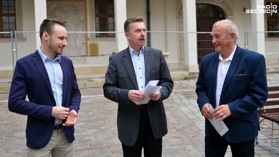 Stwierdzenia o "zmieniających się uwarunkowaniach geologicznych" i "niszczącym działaniu wody gruntowej" padają w piśmie-komentarzu wystosowanym po konferencji prasowej radnych Sojuszu Lewicy Demokratycznej. Fot. Łukasz Szełemej [Radio Szczecin]