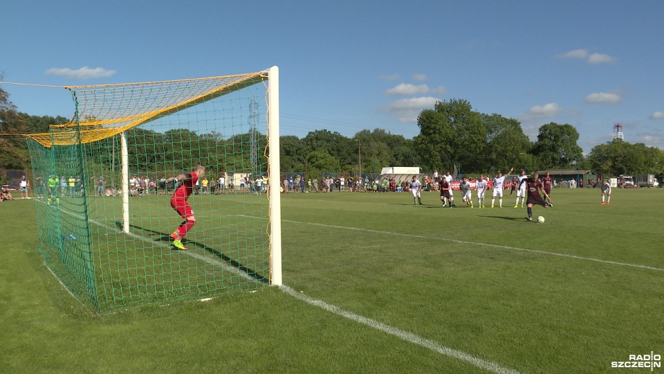 Pierwszego gola dla szczecinian w 85 minucie z rzutu karnego zdobył Szymon Waleński. Fot. Piotr Sawiński [Radio Szczecin]