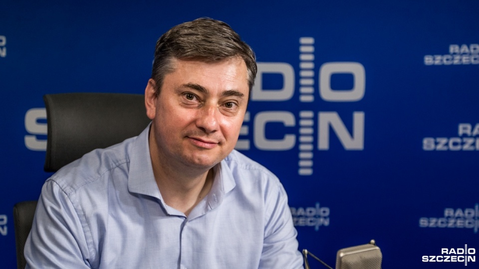 - Nie było takiej rozmowy i trzeba z nią - co nie jest do końca dobre - jeszcze poczekać. Otwiera się okno transferowe, wiem, że Maciek Stolarczyk mocno pracuje nad wzmocnieniami, nad transferami, w dużej mierze to, które ma być miejsce zależy od tego, ko