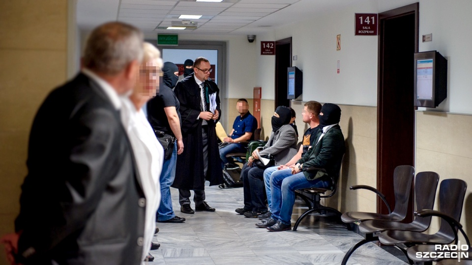 Oczekiwanie na posiedzenie aresztowe w szczecińskim sądzie. Fot. Olaf Nowicki [Radio Szczecin]
