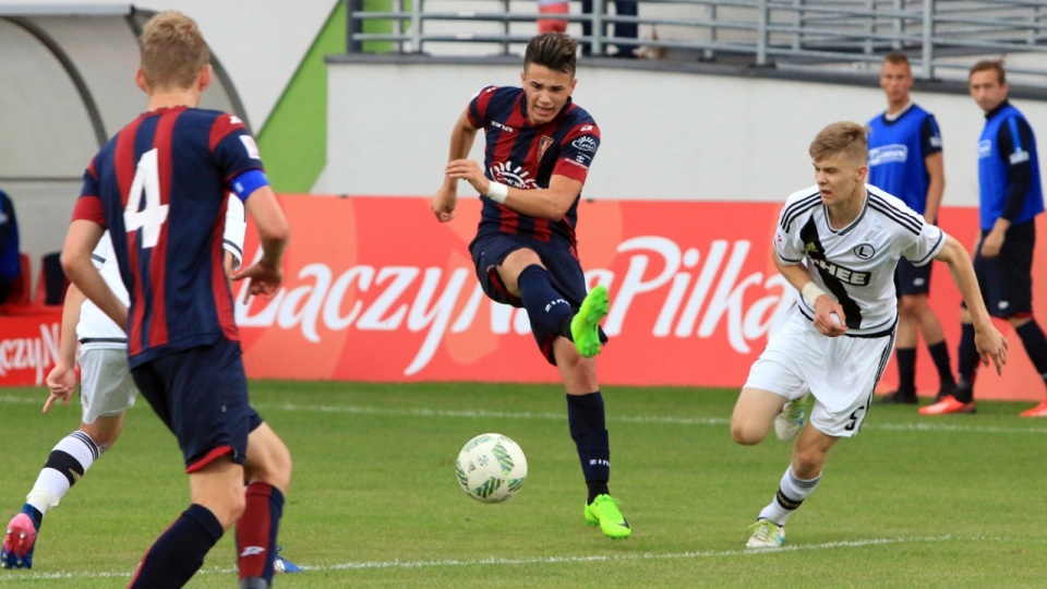 Piłkarze Pogoni Szczecin przegrali w sobotę w Ząbkach z Legią Warszawa 1:4 w pierwszym finałowym meczu o Mistrzostwo Polski juniorów starszych. Fot. www.pogonszczecin.pl