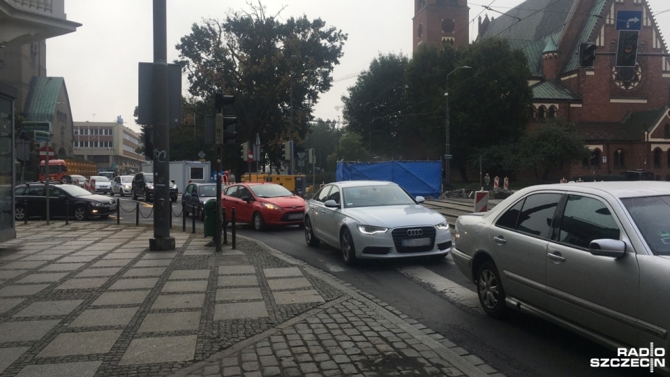 Korki w okolicach placu Zwycięstwa. Fot. Dawid Siwek [Radio Szczecin]