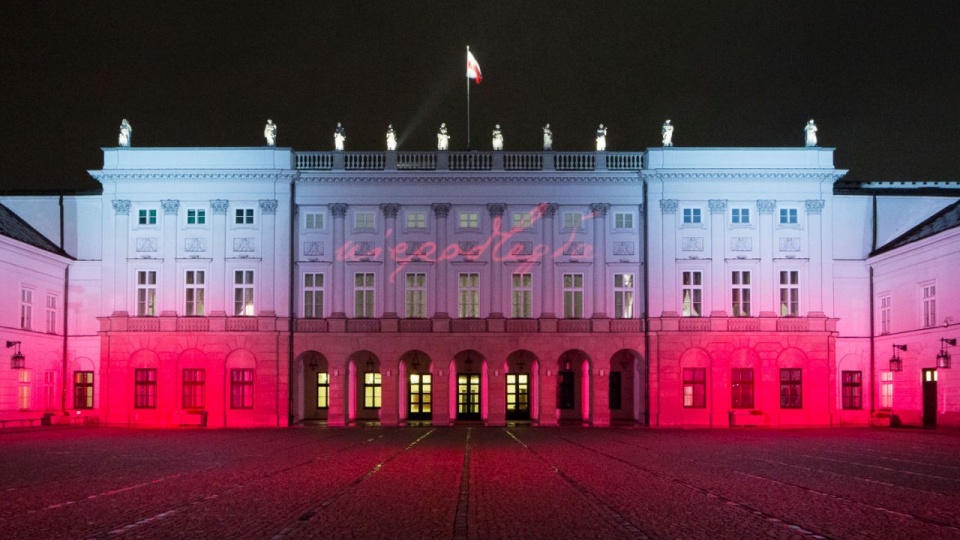 Okolicznościowa iluminacja Pałacu Prezydenckiego z okazji Narodowego Święta Niepodległości. Fot. Krzysztof Sitkowski / KPRP