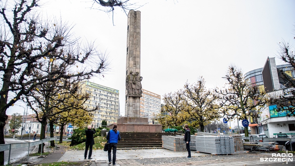 Inwestycja będzie kosztowała dwa i pół miliona złotych. Na razie trwa demontaż radzieckiego pomnika, ma się zakończyć w przyszłym tygodniu. Fot. Olaf Nowicki [Radio Szczecin/Archiwum]