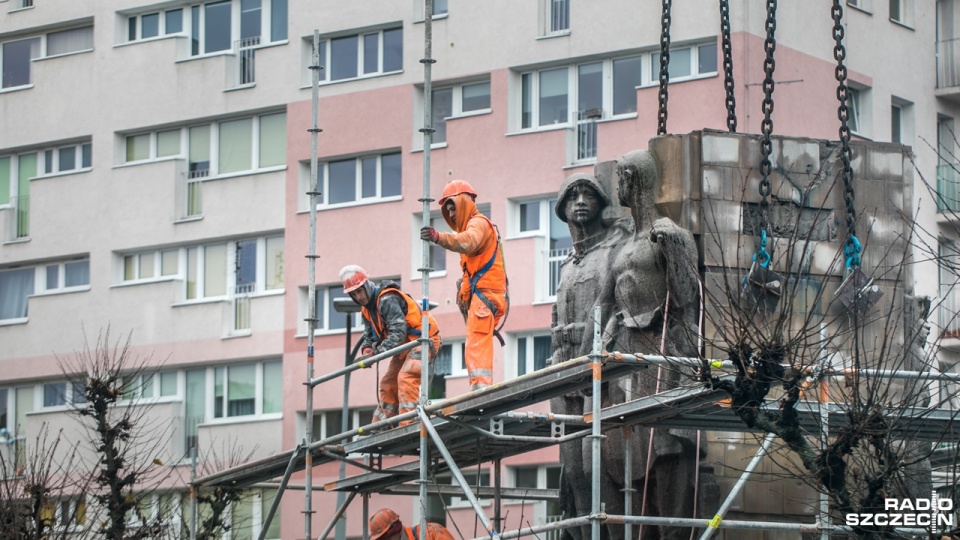 Fragmenty pomnika mają trafić na szczeciński Cmentarz Centralny. Fot. Weronika Łyczywek [Radio Szczecin]
