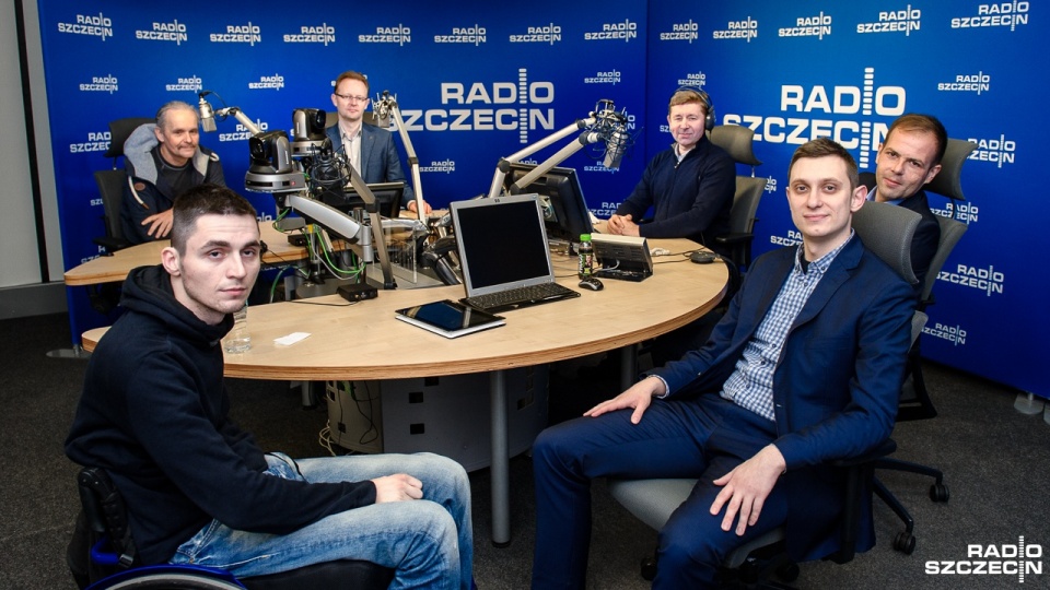 Goście "Kawiarenki politycznej" rozmawiali o krytycznej rezolucji PE w sprawie naszego kraju. Fot. Olaf Nowicki [Radio Szczecin]