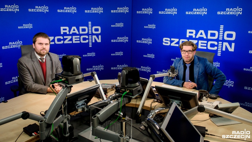 W "Rozmowach pod krawatem" Sebastian Sahajdak komentował sprawę placu postojowego w alei Piastów. Fot. Olaf Nowicki [Radio Szczecin]