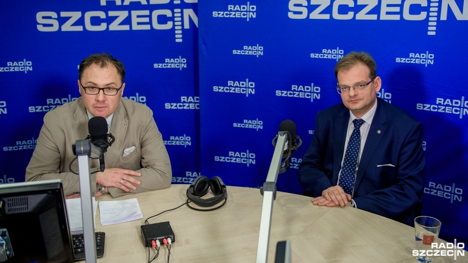 Jak dodał Kasprzyk daty te powinny wiele znaczyć dla Polaków, a urząd "robi wszystko, by nie były prehistoryczne i puste". Fot. Olaf Nowicki [Radio Szczecin]