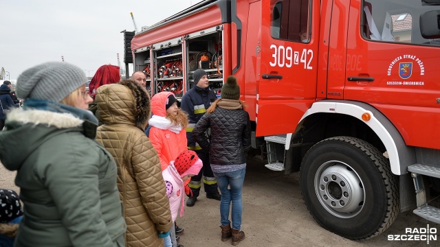 26. Finał Wielkiej Orkiestry Świątecznej Pomocy w Szczecinie. Fot. Łukasz Szełemej [Radio Szczecin] Zimno, ale wolontariusze WOŚP są zadowoleni [DUŻO ZDJĘĆ, WIDEO]