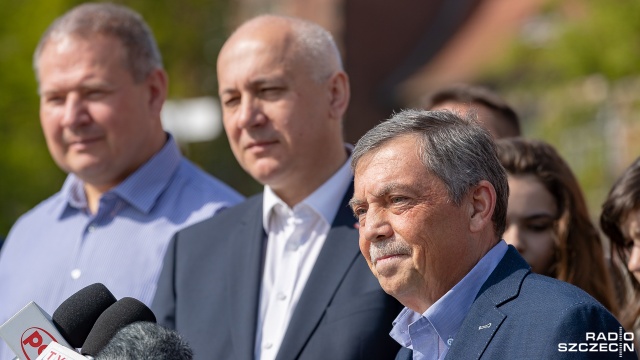 Od lewej: Leszek Dobrzyński, Joachim Brudziński i Bartłomiej Sochański. Fot. Robert Stachnik [Radio Szczecin] Sochański o Szczecinie: Lepsze połączenia z Warszawą, piwo na bulwarach [ZDJĘCIA, WIDEO]