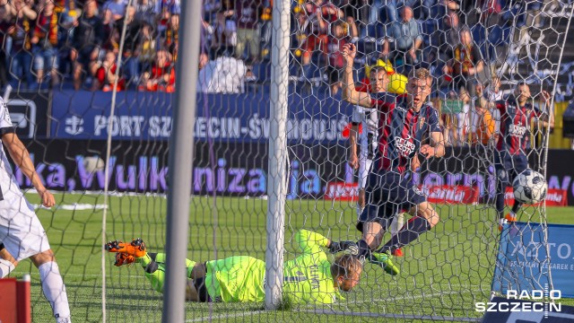 Gole dla Portowców strzelili Ricardo Nunes oraz Adam Buksa. Fot. Robert Stachnik [Radio Szczecin] Jubileusz Pogoni. Było wszystko: gra, kibice, Boniek, pogoda i wynik [WIDEO, ZDJĘCIA]