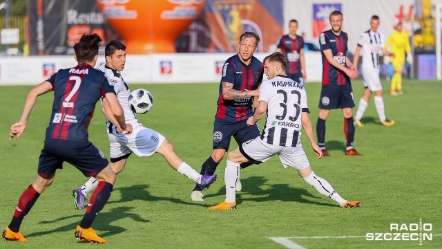 Gole dla Portowców strzelili Ricardo Nunes oraz Adam Buksa. Fot. Robert Stachnik [Radio Szczecin] Jubileusz Pogoni. Było wszystko: gra, kibice, Boniek, pogoda i wynik [WIDEO, ZDJĘCIA]