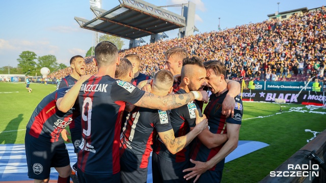 Gole dla Portowców strzelili Ricardo Nunes oraz Adam Buksa. Fot. Robert Stachnik [Radio Szczecin] Jubileusz Pogoni. Było wszystko: gra, kibice, Boniek, pogoda i wynik [WIDEO, ZDJĘCIA]