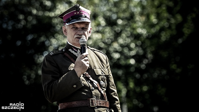 Pokazy władania bronią białą z konia czy taniec amazonek - w ten sposób 12. Pułk Ułanów Podolskich obchodzi swoje święto. Fot. Łukasz Szełemej [Radio Szczecin] Ułani Podolscy świętują [ZDJĘCIA]