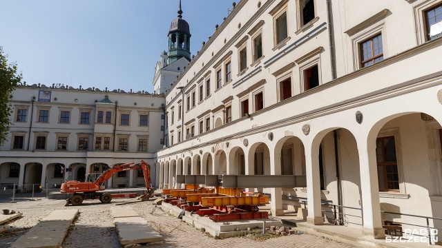Kończy się zabezpieczanie zawalonej części zabytku, gdzie osunęła się kolumna i zarwały stropy. Fot. Robert Stachnik [Radio Szczecin] Katastrofa na Zamku. Inżynierowie podejmują śledztwo. Podejrzany: zbiornik p-poż [ZDJĘCIA]