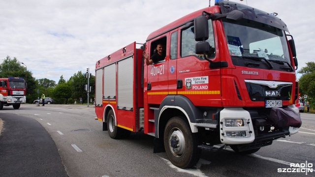 Strażacy w sobotę zakończyli akcję gaszenia lasów. Dotarli już do Trelleborga, skąd dopłyną promem do Świnoujścia. Fot. Przemysław Gołyński [Radio Szczecin] Polscy bohaterowie w drodze do domu. Reakcja Szwedów bezcenna [WIDEO, ZDJĘCIA]