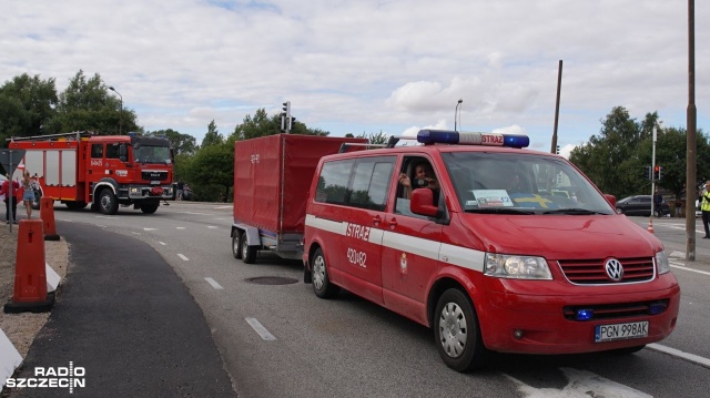 Strażacy w sobotę zakończyli akcję gaszenia lasów. Dotarli już do Trelleborga, skąd dopłyną promem do Świnoujścia. Fot. Przemysław Gołyński [Radio Szczecin] Polscy bohaterowie w drodze do domu. Reakcja Szwedów bezcenna [WIDEO, ZDJĘCIA]