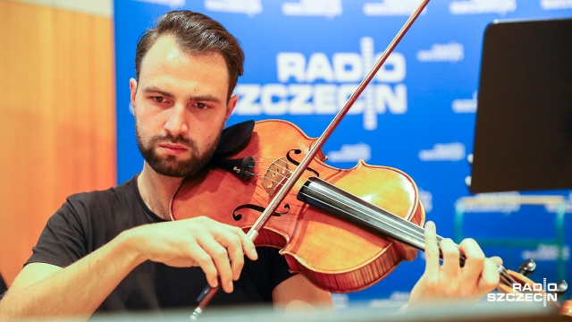 Koncert rozpocznie się o godzinie 20:00. Będziemy go transmitować na żywo na naszej stronie internetowej oraz radiowym Facebooku. Fot. Robert Stachnik [Radio Szczecin] Próba przed koncertem "Radio Szczecin dla Niepodległej. Muzyka Polka" [ZDJĘCIA]