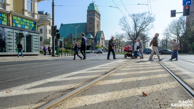 Kruszy się asfalt. Torowisko na Krzywoustego znów do remontu [ZDJĘCIA]