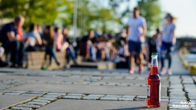 Alkohol na bulwarach. Ból głowy służb