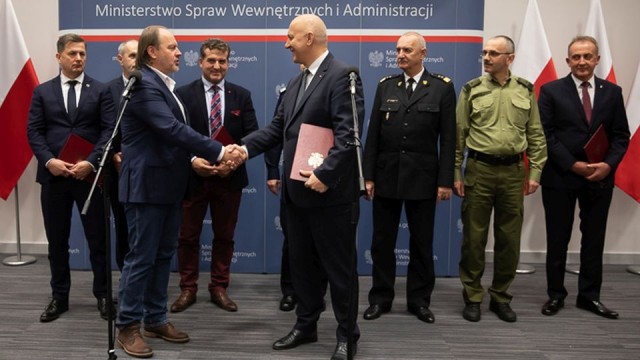Porozumienie MSWiA i związkowców ze służb mundurowych [WIDEO]
