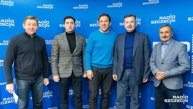 Goście Kawiarenki politycznej o nowej układance politycznej w radzie miasta i sejmiku