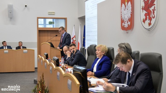 Spięcie w sejmiku. Poszło o przerwę w obradach [ZDJĘCIA]