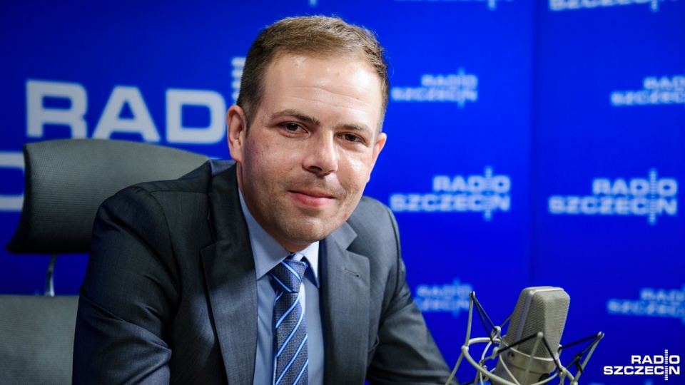 Rafał Niburski chce znaleźć się na liście w jesiennych wyborach do rady miasta - zadeklarował w studiu Radia Szczecin. Fot. Olaf Nowicki [Radio Szczecin]