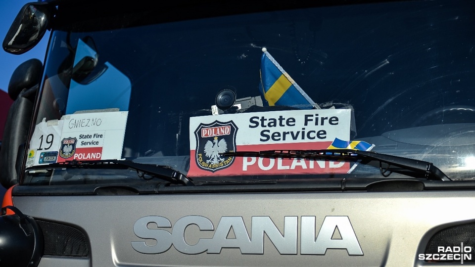 Strażacy udają się do swoich domów na zasłużony odpoczynek. Ich misja w Szwecji trwała dwa tygodnie. Walczyli z ogniem w trzech strefach w środkowej części kraju. Fot. Łukasz Szełemej [Radio Szczecin]