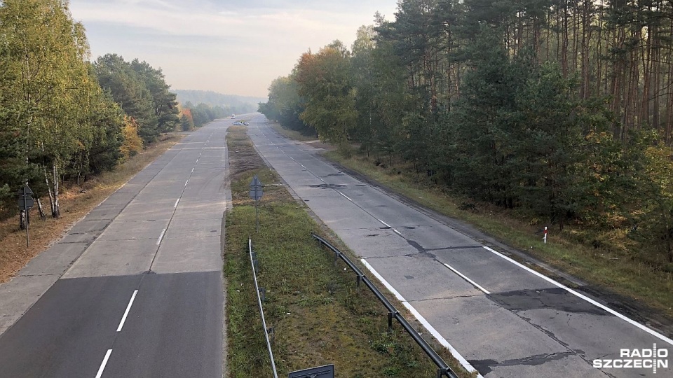 Zamknięta jest droga wojewódzka nr 142, czyli popularna "Chociwelka". Fot. Robert Stachnik [Radio Szczecin]