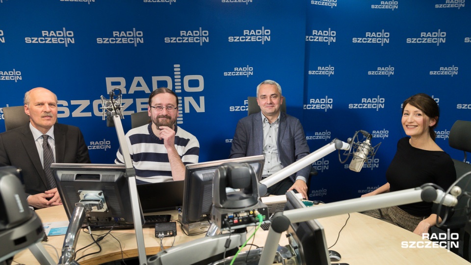 Goście red. Andrzeja Kutysa: Marek Chabior, Maciej Szyszko i Edyta Łongiewska-Wijas. Fot. Robert Stachnik [Radio Szczecin]