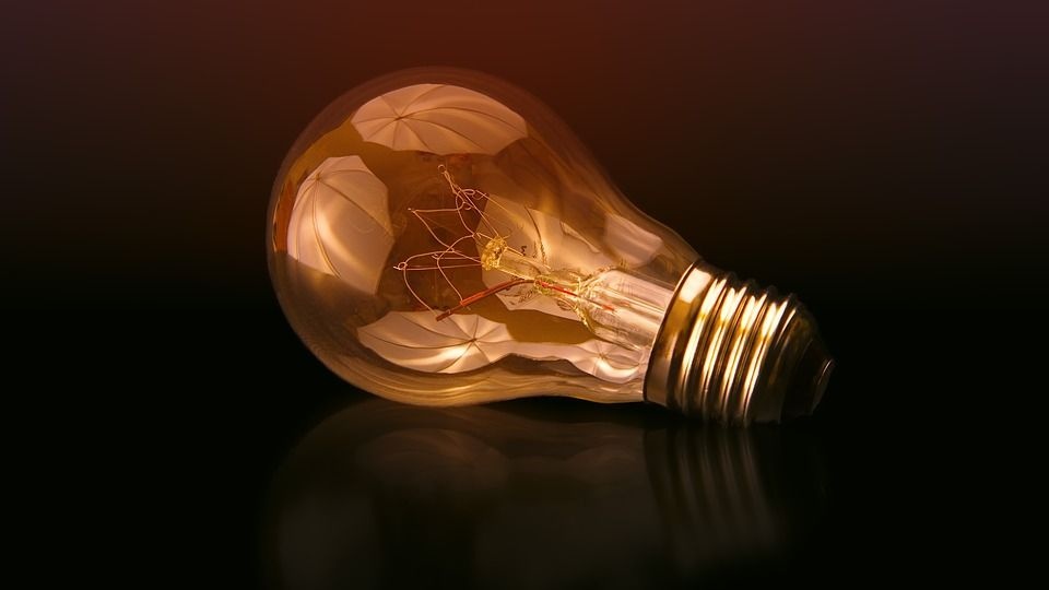 W połowie listopada Urząd Regulacji Energetyki poinformował, że sprzedawcy energii wnioskują o 30-procentową podwyżkę taryf dla gospodarstw domowych. źródło: https://pixabay.com/pl/2565575/jplenio/domena publiczna