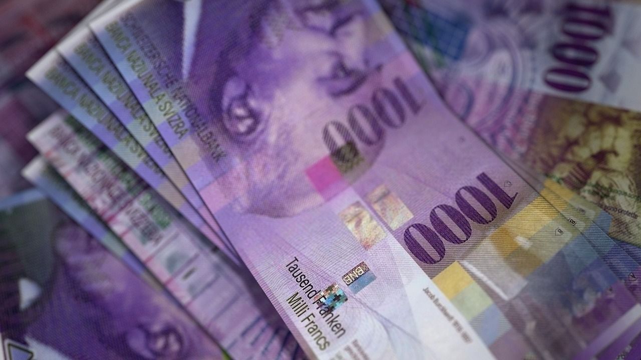 Szwajcarskie władze rozważają pełną lub częściową nacjonalizację banku Credit Suisse. Ma to być jedyny realny wariant utrzymania banku poza przejęciem go przez UBS Group.