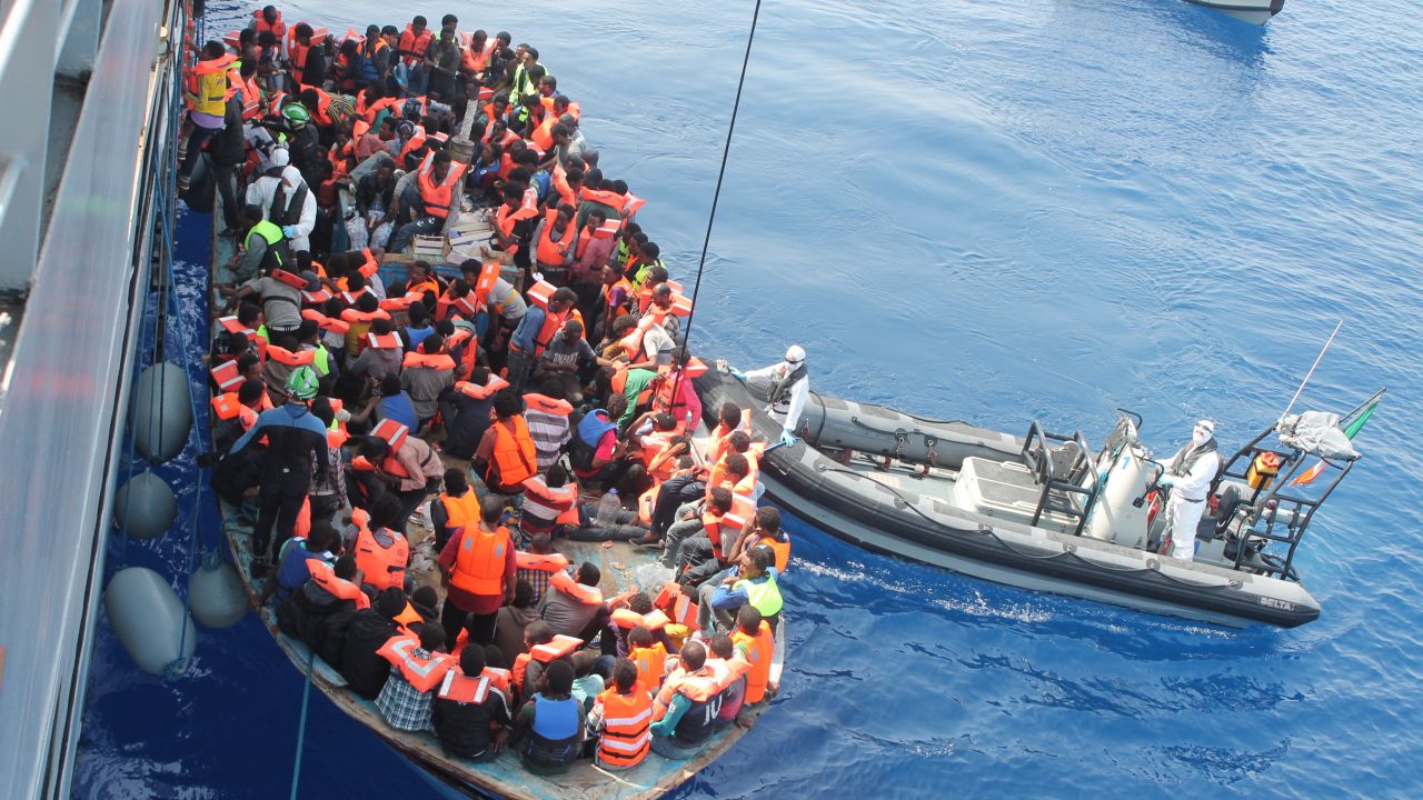 Kolejni migranci przypływają na Lampedusę