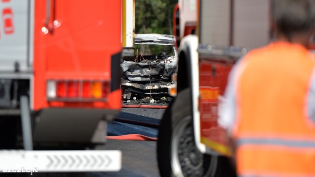 6 osób nie żyje, 11 jest rannych - to skutki tragicznego wypadku, do którego doszło niedaleko węzła Dąbie na drodze S3 w stronę Świnoujścia. Fot. Łukasz Szełemej [Radio Szczecin] Tragiczny wypadek na S3. Sześć osób zginęło [WIDEO, ZDJĘCIA]