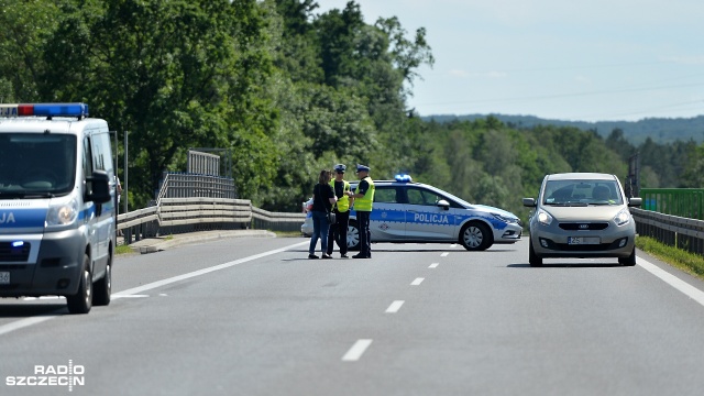 6 osób nie żyje, 11 jest rannych - to skutki tragicznego wypadku, do którego doszło niedaleko węzła Dąbie na drodze S3 w stronę Świnoujścia. Fot. Łukasz Szełemej [Radio Szczecin] Tragiczny wypadek na S3. Sześć osób zginęło [WIDEO, ZDJĘCIA]