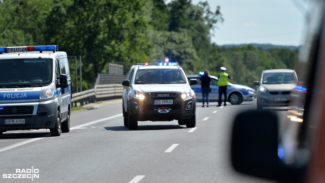 6 osób nie żyje, 11 jest rannych - to skutki tragicznego wypadku, do którego doszło niedaleko węzła Dąbie na drodze S3 w stronę Świnoujścia. Fot. Łukasz Szełemej [Radio Szczecin] Tragiczny wypadek na S3. Sześć osób zginęło [WIDEO, ZDJĘCIA]