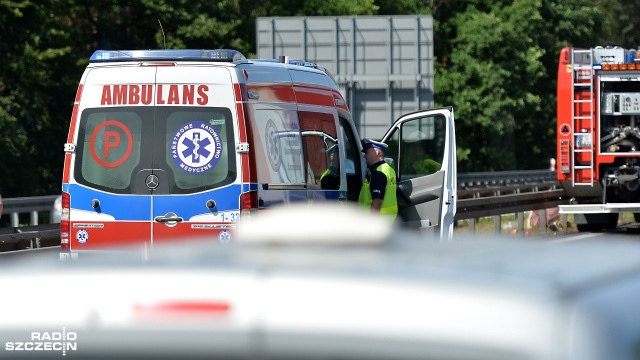 6 osób nie żyje, 11 jest rannych - to skutki tragicznego wypadku, do którego doszło niedaleko węzła Dąbie na drodze S3 w stronę Świnoujścia. Fot. Łukasz Szełemej [Radio Szczecin] Tragiczny wypadek na S3. Sześć osób zginęło [WIDEO, ZDJĘCIA]