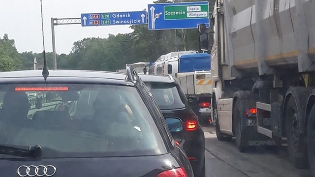 Kilka kilometrów w korku na A6