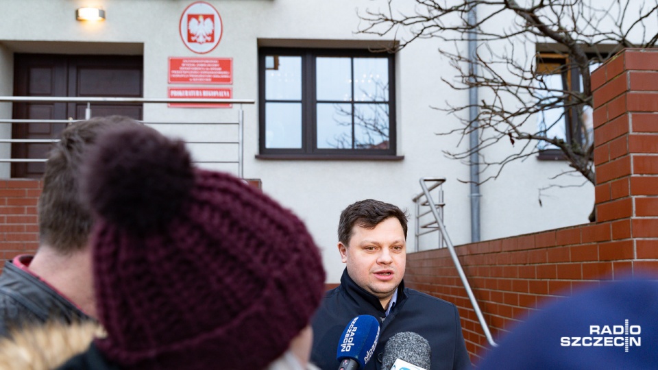 W piątek prokurator wezwał Renatę Gawłowską w charakterze podejrzanej, przedstawił rozszerzone zarzuty i ponownie dokonał zabezpieczenia majątkowego na poczet przyszłych kar. Fot. Robert Stachnik [Radio Szczecin]