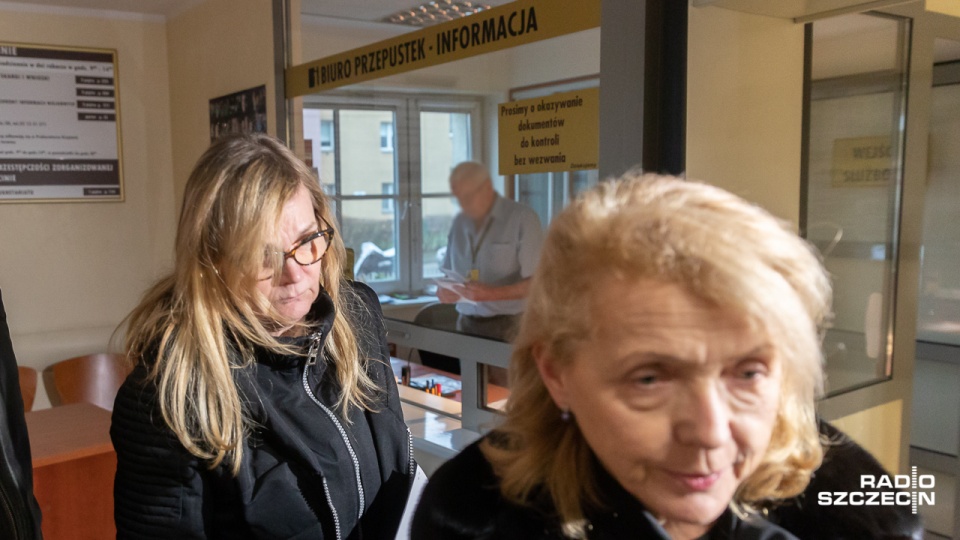 W piątek prokurator wezwał Renatę Gawłowską w charakterze podejrzanej, przedstawił rozszerzone zarzuty i ponownie dokonał zabezpieczenia majątkowego na poczet przyszłych kar. Fot. Robert Stachnik [Radio Szczecin]