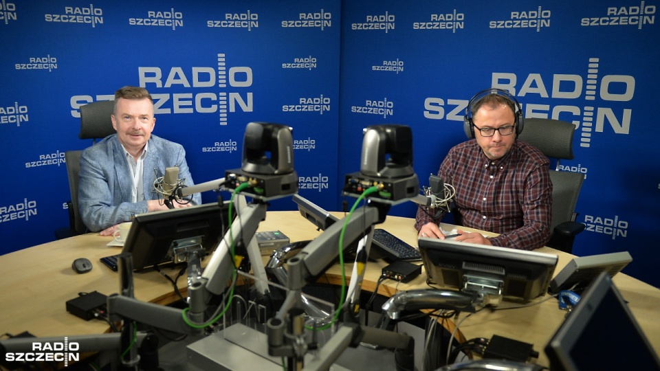 Gościem red. Przemysława Szymańczyka w "Rozmowie pod krawatem" był Dariusz Wieczorek z SLD. Fot. Łukasz Szełemej [Radio Szczecin/Archiwum]