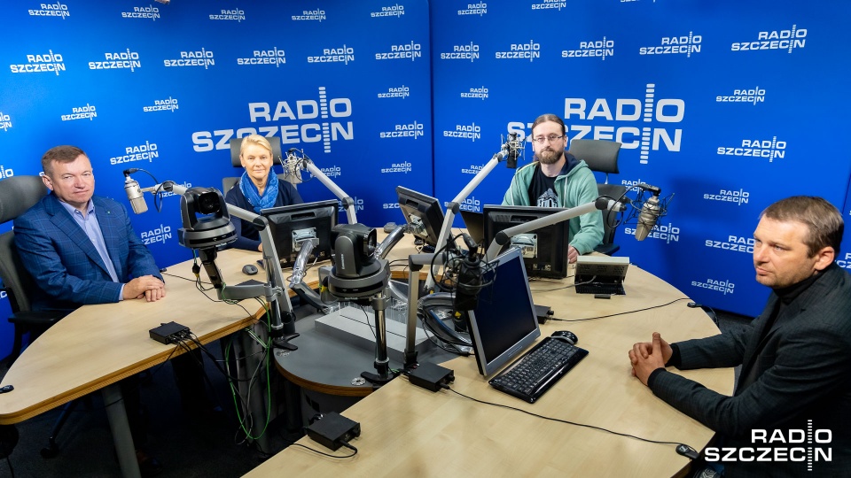 Radni sejmiku mówili w "Kawiarence politycznej" Radia Szczecin o ostatnich wydarzeniach na sejmiku województwa. Fot. Robert Stachnik [Radio Szczecin]
