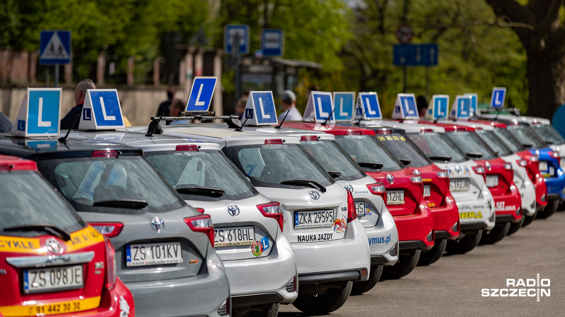 Ministerstwo infrastruktury chce obniżyć wiek uprawniający do posiadania prawa jazdy. Zmiany zakładają, że 17-latkowie będą dopuszczeni bez dodatkowych formalności do egzaminów na prawo jazdy kategorii B.