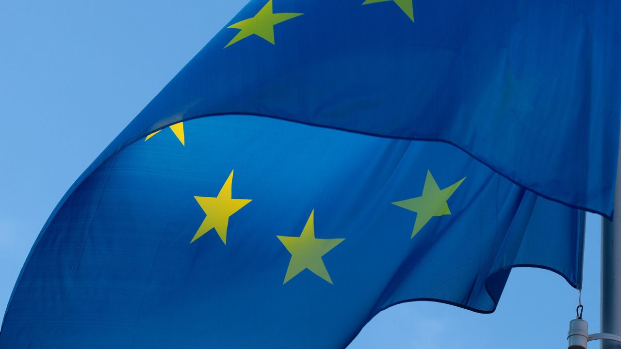 Premierzy Włoch, Hiszpanii i Portugalii na spotkaniu w Rzymie oświadczyli, że z obecnego kryzysu energetycznego państwa Unii Europejskiej mogą wyjść wyłącznie działając wspólnie.