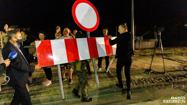 Fot. Robert Stachnik [Radio Szczecin] Mieszkańcy gminy Cedynia o otwarciu granic. "Brakowało tego tłumu!"[WIDEO, DUŻO ZDJĘĆ]