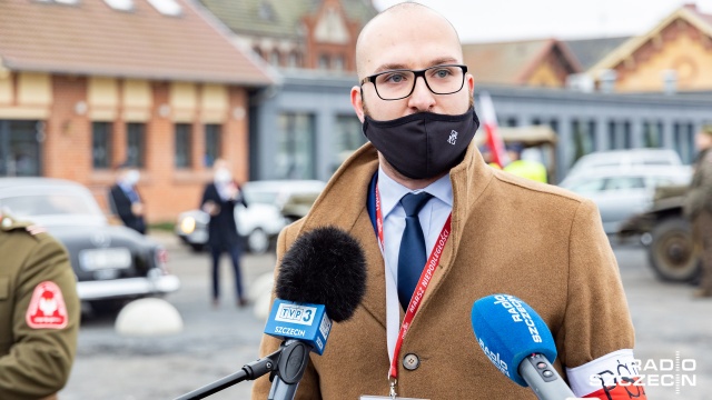 Fot. Robert Stachnik [Radio Szczecin] Koronawirus uniemożliwił przemarsz. Ale Rajd Niepodległości pojechał [WIDEO, DUŻO ZDJĘĆ]