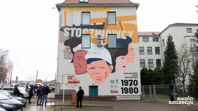 Fot. Robert Stachnik [Radio Szczecin] Tu rodziła się Solidarność. Mural na budynku Stoczni Szczecińskiej [WIDEO, ZDJĘCIA]